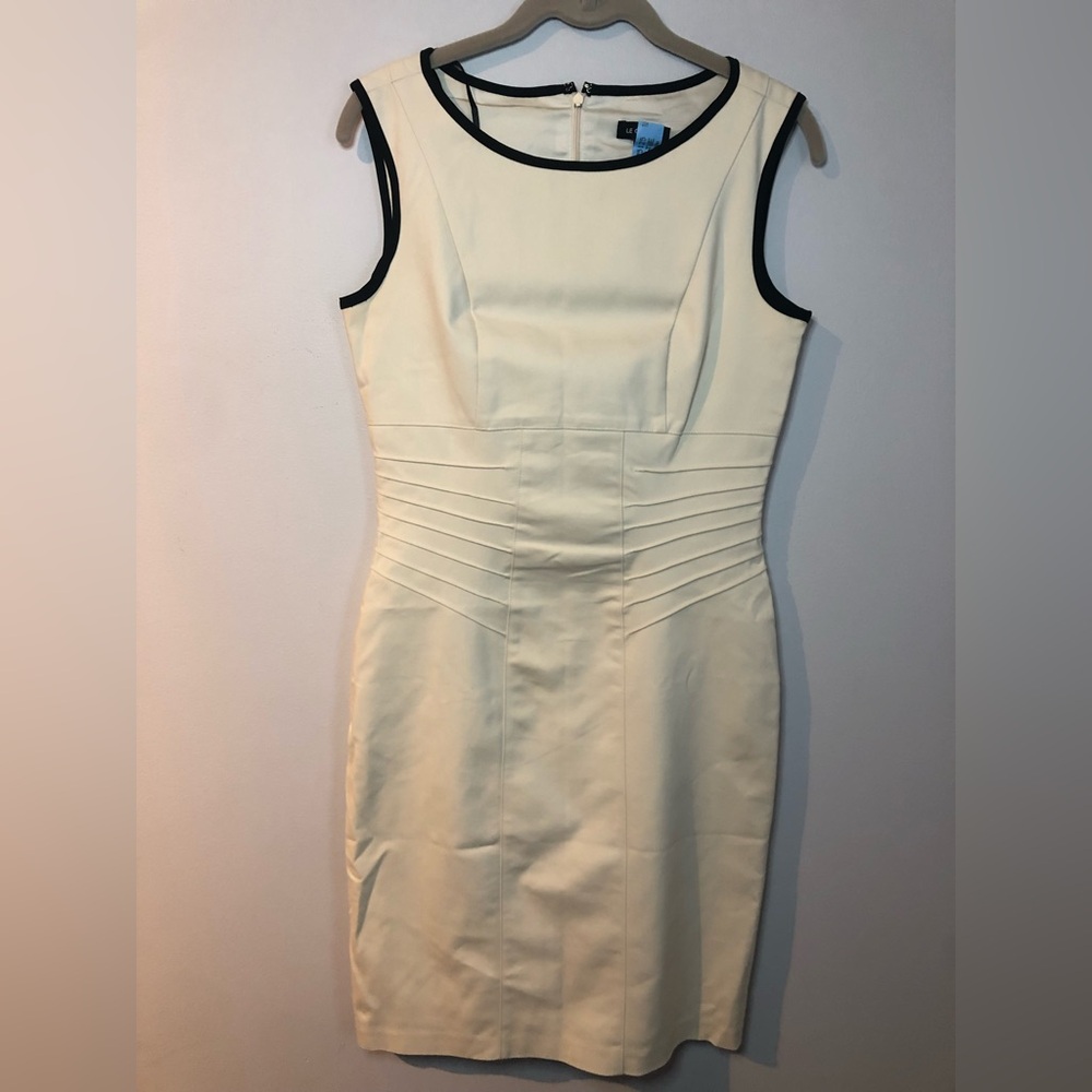 Le Chateau Cream and Black Ruched Sheath Dress